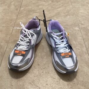 NWT Women’s Avia Sneakers, Size 9.5W